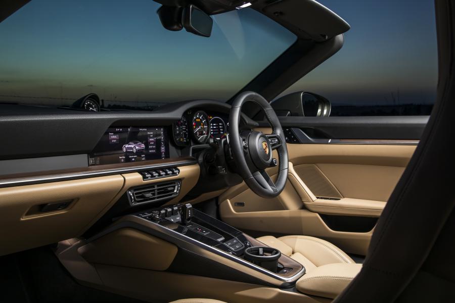 Интерьер Porsche 911 Carrera S Cabriolet 2020 года  (AU) (фото 18 из 25)